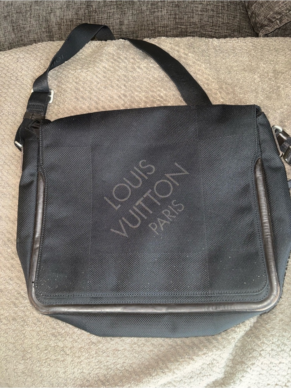 Louis Vuitton Damier Geant messenger bag